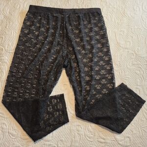 Torrid women's size 1 or 14/16 black lace cropped unlined floral leggings EUC